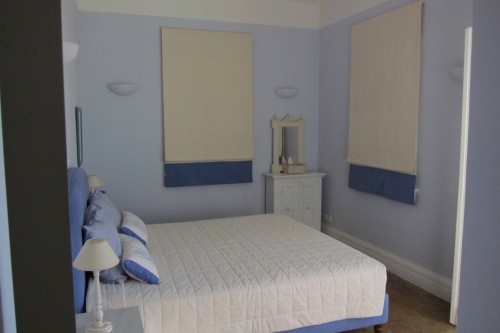THE BLUE GUEST ROOM